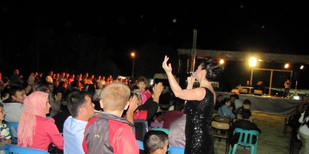 Festivalde Türk Halk Müziği Gecesi