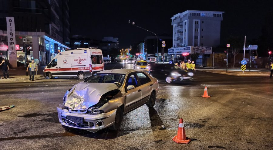 Bursa'da Covid-19 şüphelisi bebek ve annesini taşıyan ambulans kaza yaptı