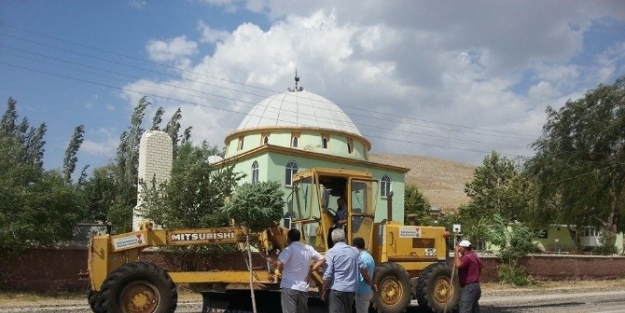 Büyükşehir, İğde’de Asfalt Çalişmasina Başladı