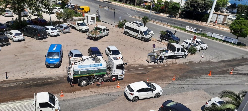 Büyükşehirden kayganlaşan yola anında müdahale