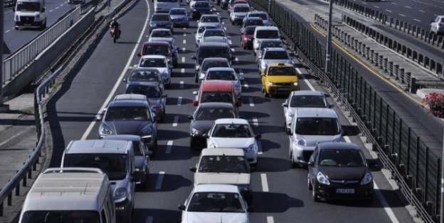 Trafikte 18 Milyon 352 Bin Araç Bulunuyor