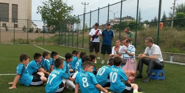 Veliköyspor’lu Futbolculara Beslenme Eğitimi