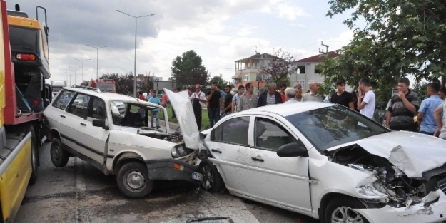 Çarşamba’da Zincirleme Kaza: 4 Yaralı