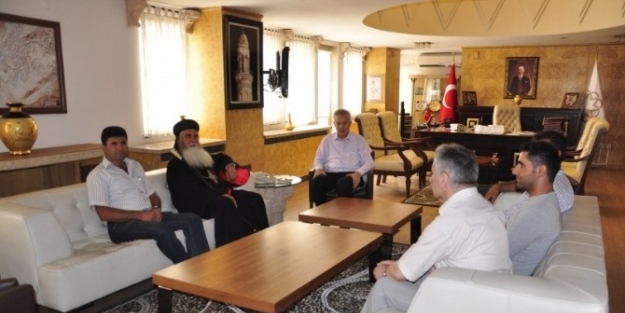 Almanya Süryani Metropoliti Julius Dr. Hanna Aydın Mardin Valisi Mustafa Taşkesen’i Ziyaret Etti