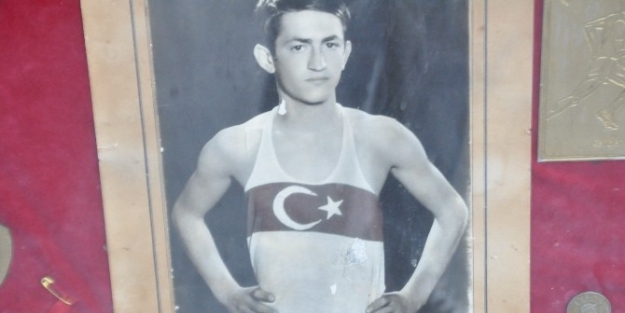 (özel Haber) İzmir’de Madalyalı Dilenci