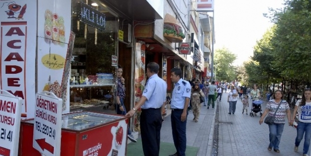 Eskişehir’de Zabıta Ekiplerinin Kaldırım İşgaliyesi Denetimi