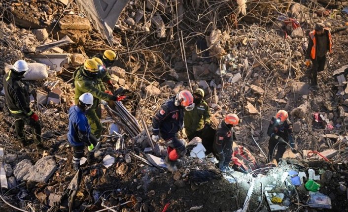 Depremde hayatını kaybedenlerin sayısı 39 bin 672'ye yükseldi