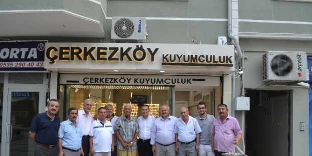Eski İçişleri Bakanı İsmet Sezgin Aile Dostlarını Unutmadı