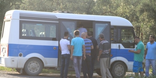 Motosiklet Minibüse Çarpti: 2 Yaralı