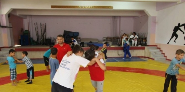 Yaz Spor Okullarında Ata Sporu Güreş