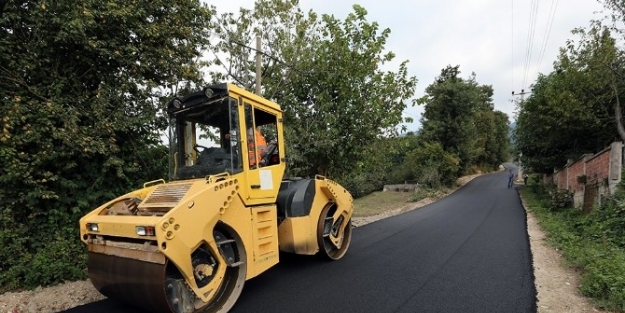 Akyazı’da Grup Ve Köy İçi Yollar Asfaltlanıyor