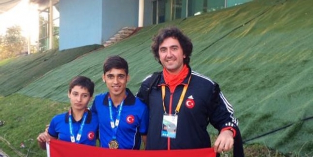 Öznur, Avrupa’yı Sallıyor