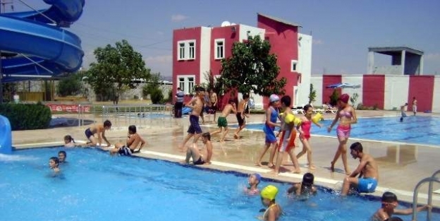 Çocuk Gelişim Merkezindeki Çocuklara Yüzme Eğitimi