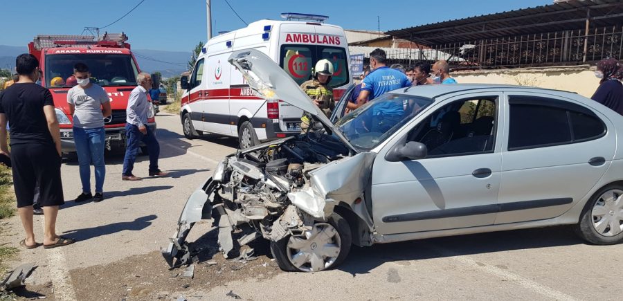 Bursa'da feci kaza! Kafa kafaya çarpıştılar çok sayıda yaralı