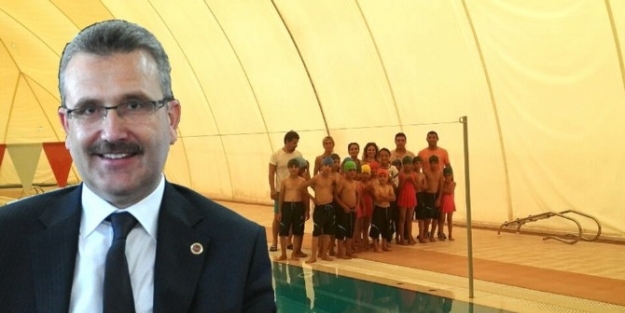 Mevsimlik Tarım İşçilerinin Çocuklarina Yüzme Kursu