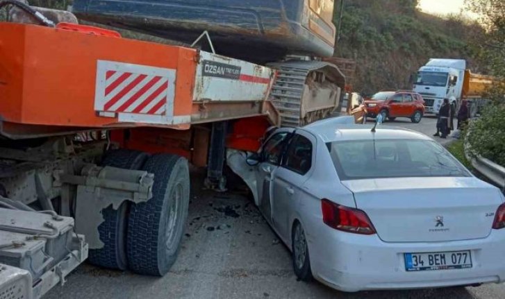 Bursa'da kaza! TIR'ın altına girdiler...