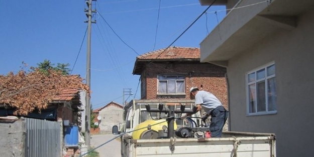 Sındırgı’da Mahalleler İlaçlaniyor