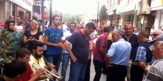 Vatandaş Şikayet Etti, Zabıta Kaldırdı