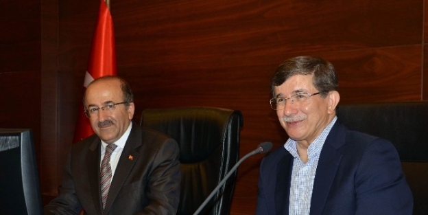 Başkan Gümrükçüoğlu, Davutoğlu’nu Tebrik Etti