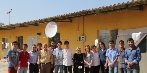 Manisalı Gençlerden Mültecilere Ziyaret