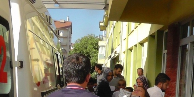 Hüyük’te Otomobil Şarampole Devrildi: 2 Yaralı