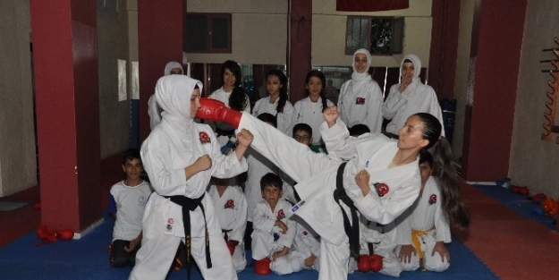 Karatenin Altın Kızı Yağmur Demir, Palandöken’den Altınla Döndü