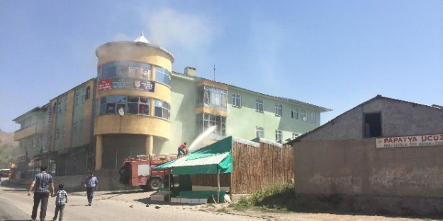 AK Parti binasını kundakladılar!