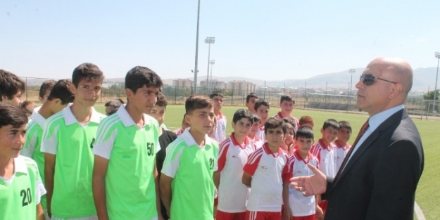 Yakutiye’nin Yaz Spor Okullarında Eğitim Alan Çocuklara Sertifikaları Verildi