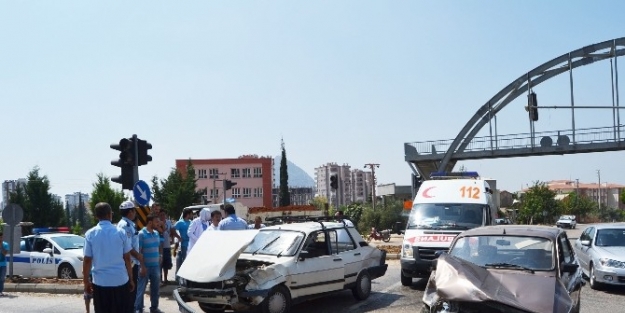 Kozan’da Trafik Kazası: 2 Yaralı