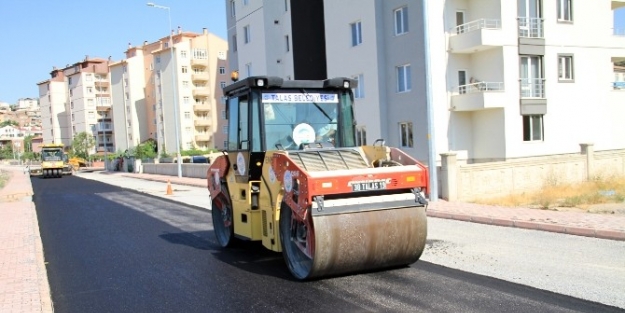 Kiçiköy’de 9 Sokakta Asfalt Çalişmasi