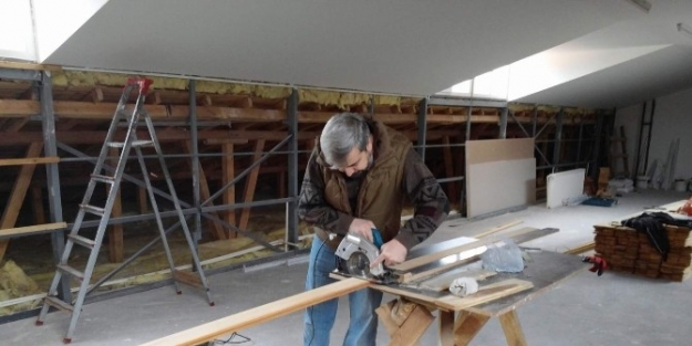 Okul Müdürü Ve Öğretmenler Kendi Okullarını İmar Etti