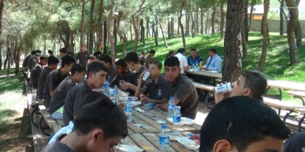 "birlikte Başaracağız Projesi" İzci Kampı İle Devam Ediyor