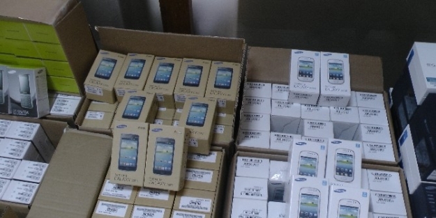 60 Adet Kaçak Cep Telefonu Ele Ele Geçirildi