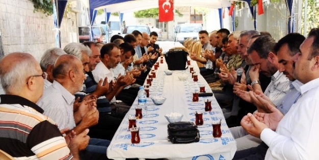 Protokol Üyelerinden Şehit Evine Taziye Ziyareti