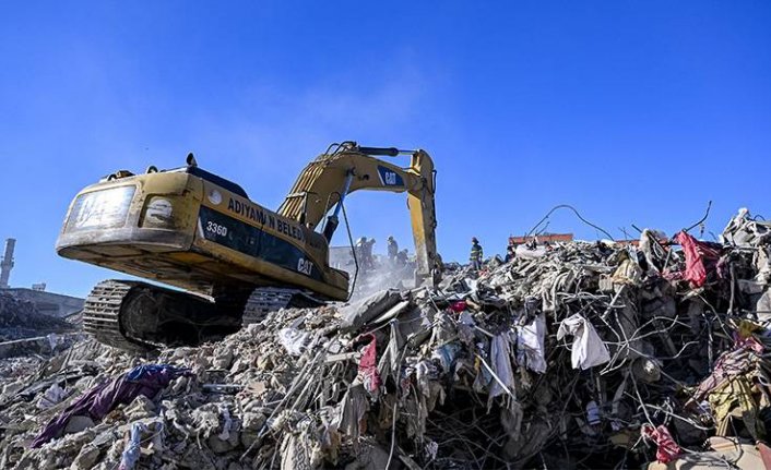 Adıyaman'daki mezarlığın kepçe operatörü: "Bir seferinde 150 kişiyi gömdük, uyuyamıyorum..."