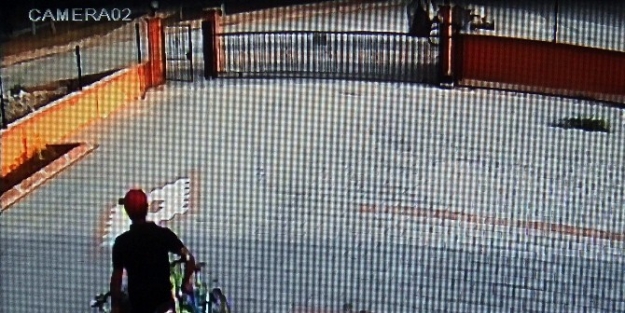 Suriyeli Hırsız İki Bisikleti Birden Çaldi