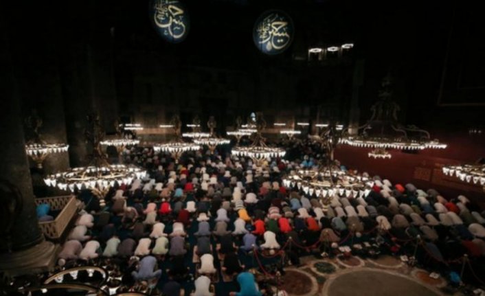 Ayasofya Camii'nde ilk sabah namazı kılındı