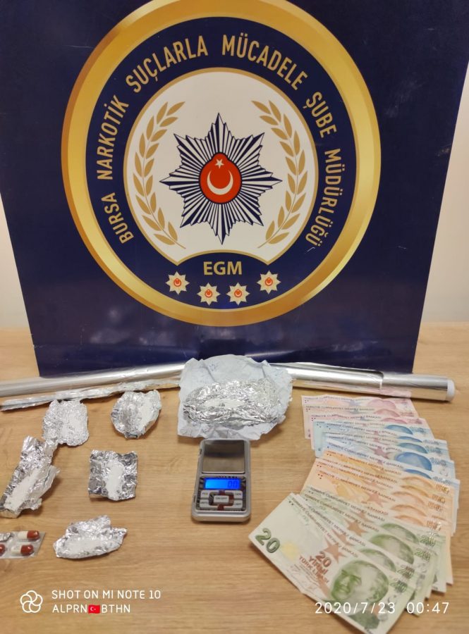 Bursa polisi uyuşturucu tacirlerine göz açtırmıyor! 5 gözaltı