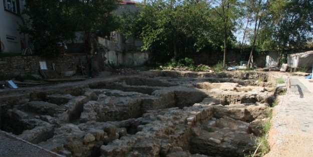 Sur Üstü Kazısından Nakşi Tekkesinin Temelleri Çikti