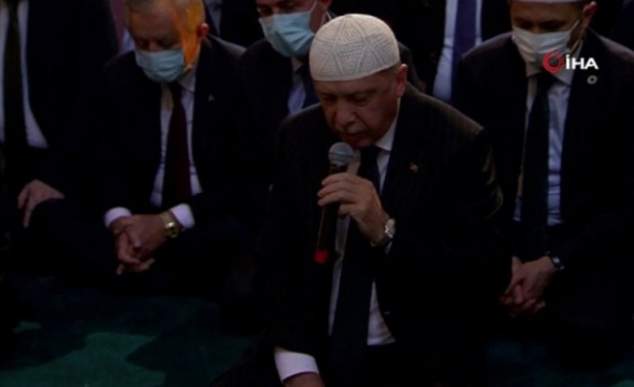 Cumhurbaşkanı Erdoğan namaz öncesi Kur'an-ı Kerim okudu