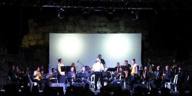 Tarihi Bando İlk Konserinde Sakin Şehri İnletti
