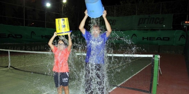 Tenis Kortunda Als Kampanyası