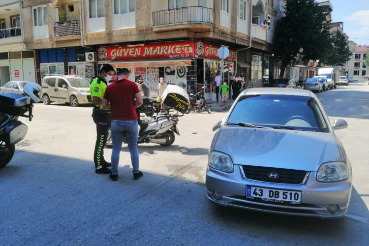 Bursa'da otomobille çarpışan motosiklet sürücüsü yaralandı