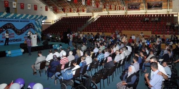 Afyonkarahisar Belediyesi’nden Engellilere Akülü Araç Dağıtımı