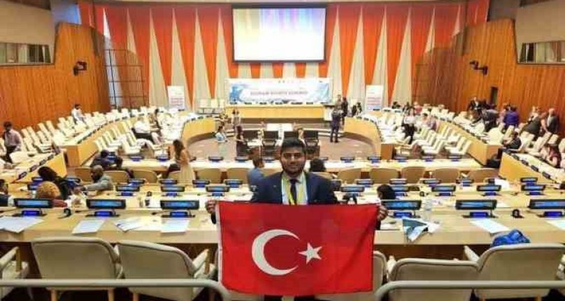 Bangladeşli Emon, Türkiye'nin acısını hafifletmek için çalışıyor