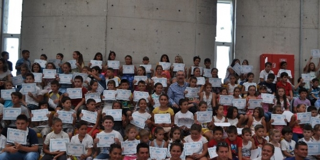 Kırklareli’de 730 Öğrenci Başarı Belgelerini Aldı
