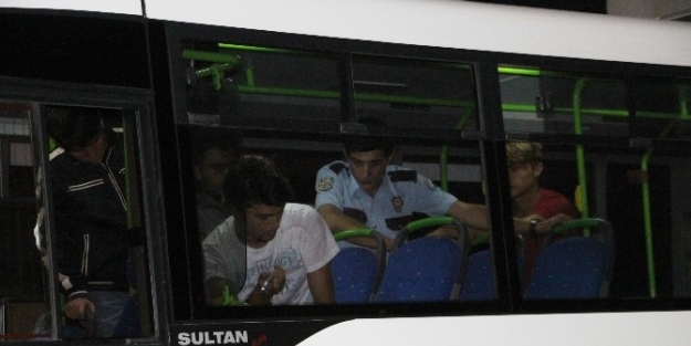 Otobüs Şoförlerinin Kavgasında 1 Kişi Bıçaklandı