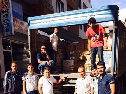 Kesk Rojava’ya Kamyonlar Dolusu Gıda Gönderdi