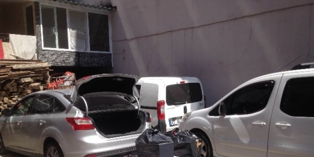 Polisten Kaçan Araçta 4 Bin Paket Kaçak Sigara Bulundu