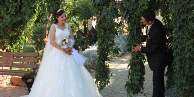 Botanik Bahçesi, Evlenecek Çiftlerin Fotoğraf Stüdyosu Haline Geldi